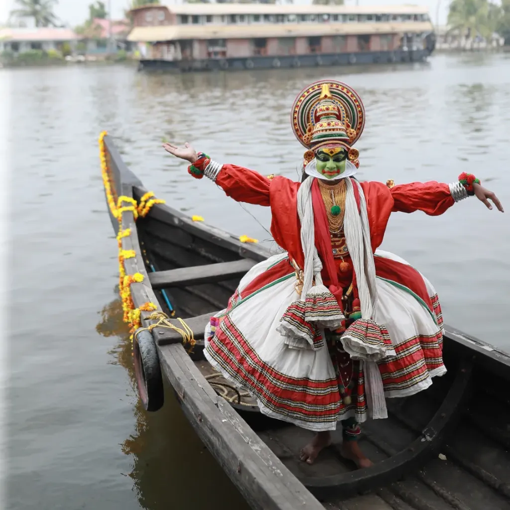 Kerala Hills & Houseboat Tour from Kolkata 5D4N