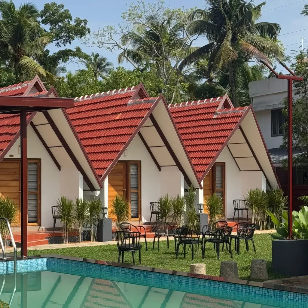 Munnar & Houseboat Holiday from Pune 5D/4N