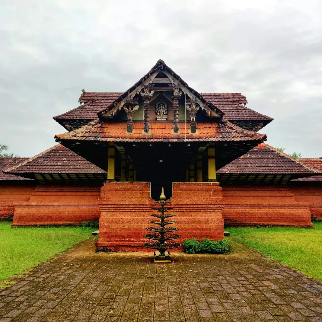 Munnar Houseboat Escape from Lucknow 5D/4N